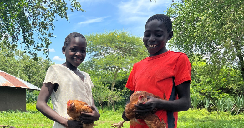 養鶏がひらく、家族と子どもたちの明るい未来